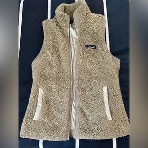 Fuzzy beige Patagonia vest